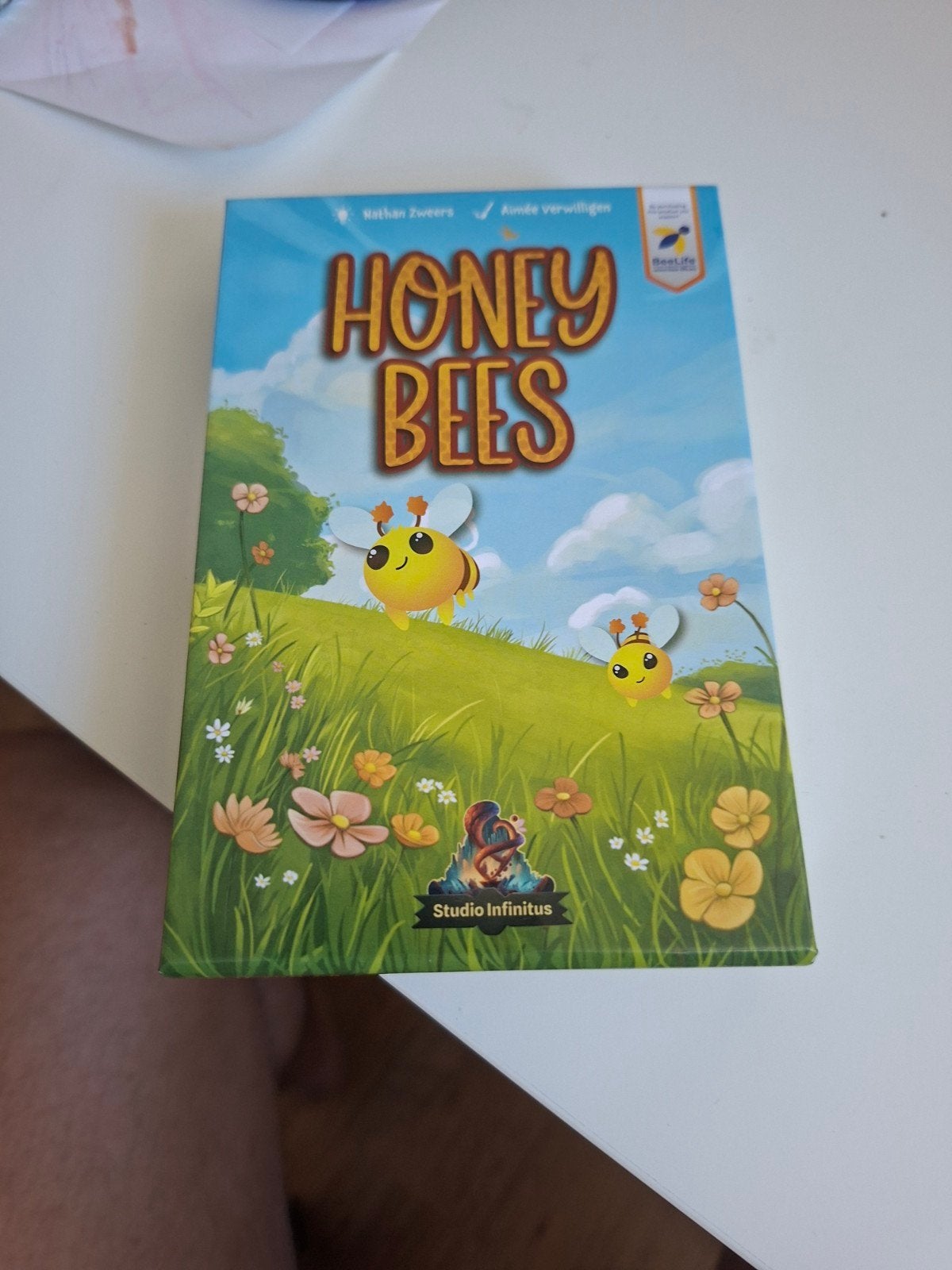 Honey Bees bordspel - Studio Infinitus, Ophalen