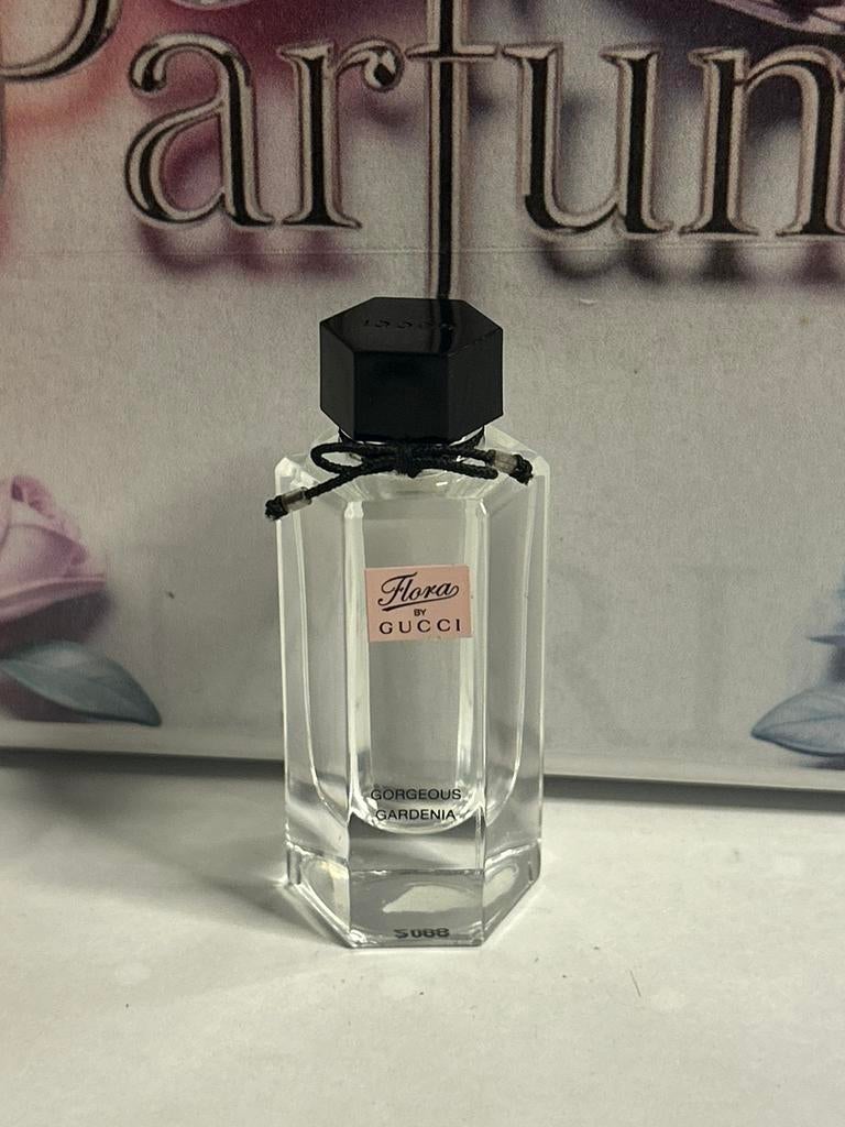Flora by Gucci - gorgeous gardenia miniature 5ml edt, Verzamelen, Ophalen of Verzenden, Nieuw, Miniatuur, Gevuld