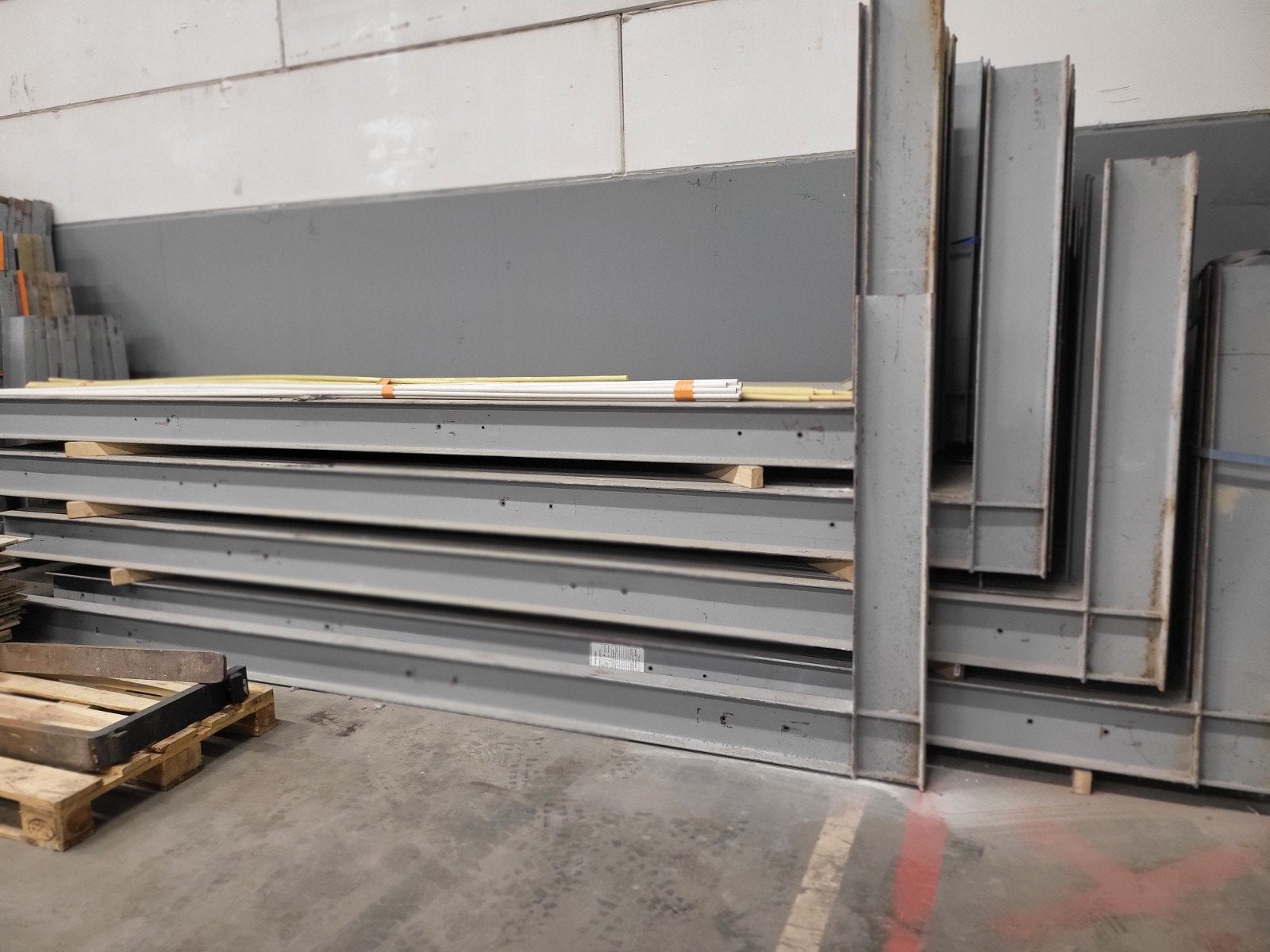 Diverse stalen balken en profielen(draagarmstelling), Ophalen, Gebruikt