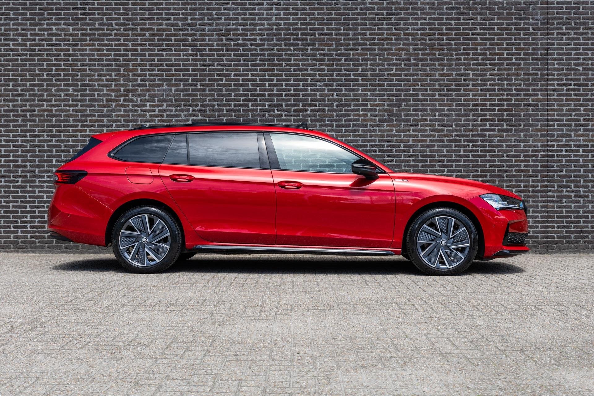 Skoda Superb Combi 1.5 TSI 204pk PHEV Sportline Business | P, Auto's, 12 maanden, 4 cilinders, 26 kWh, Automatische klimaatregeling