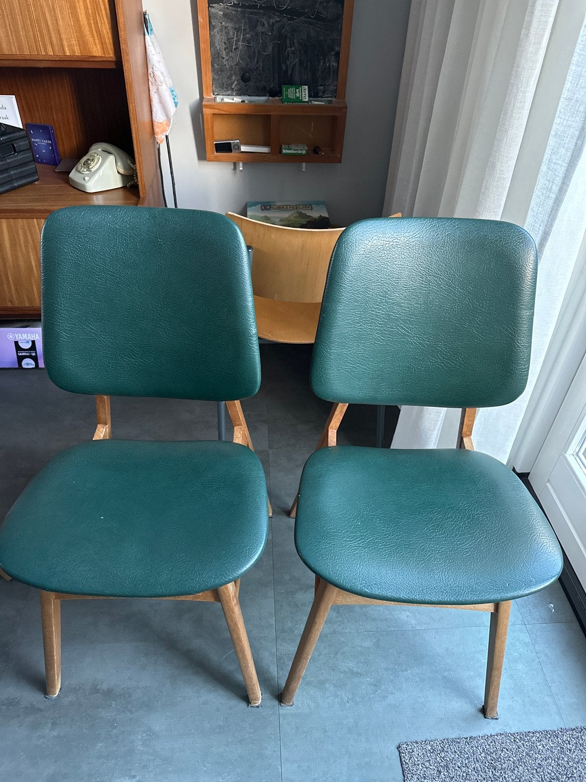 Set van 2 vintage stoelen met groen leer, Ophalen
