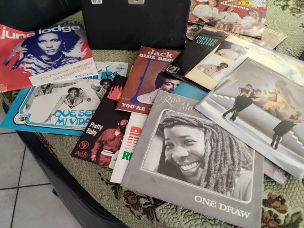 Singeltjes 63 stuks in koffer, Cd's en Dvd's, 6 singles of meer, Ophalen of Verzenden, Gebruikt
