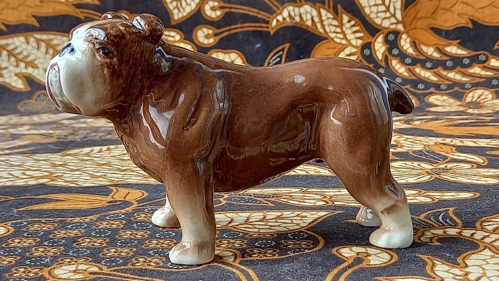 Buldog mooie oud beeldje uit Engeland van SylvaC porselein.