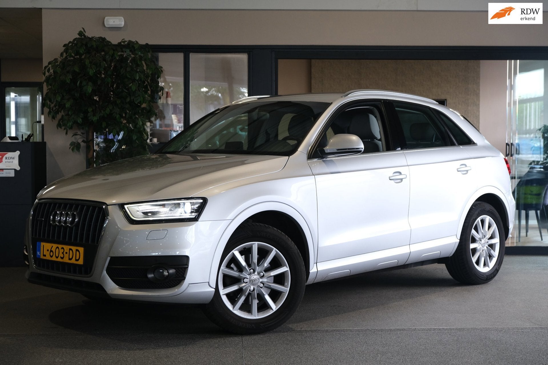 Audi Q3 2.0 TFSI quattro 170PK Xenon Cruise PDC Trehaak, Auto's, Audi, Euro 5, Stof, Zwart, 4 cilinders