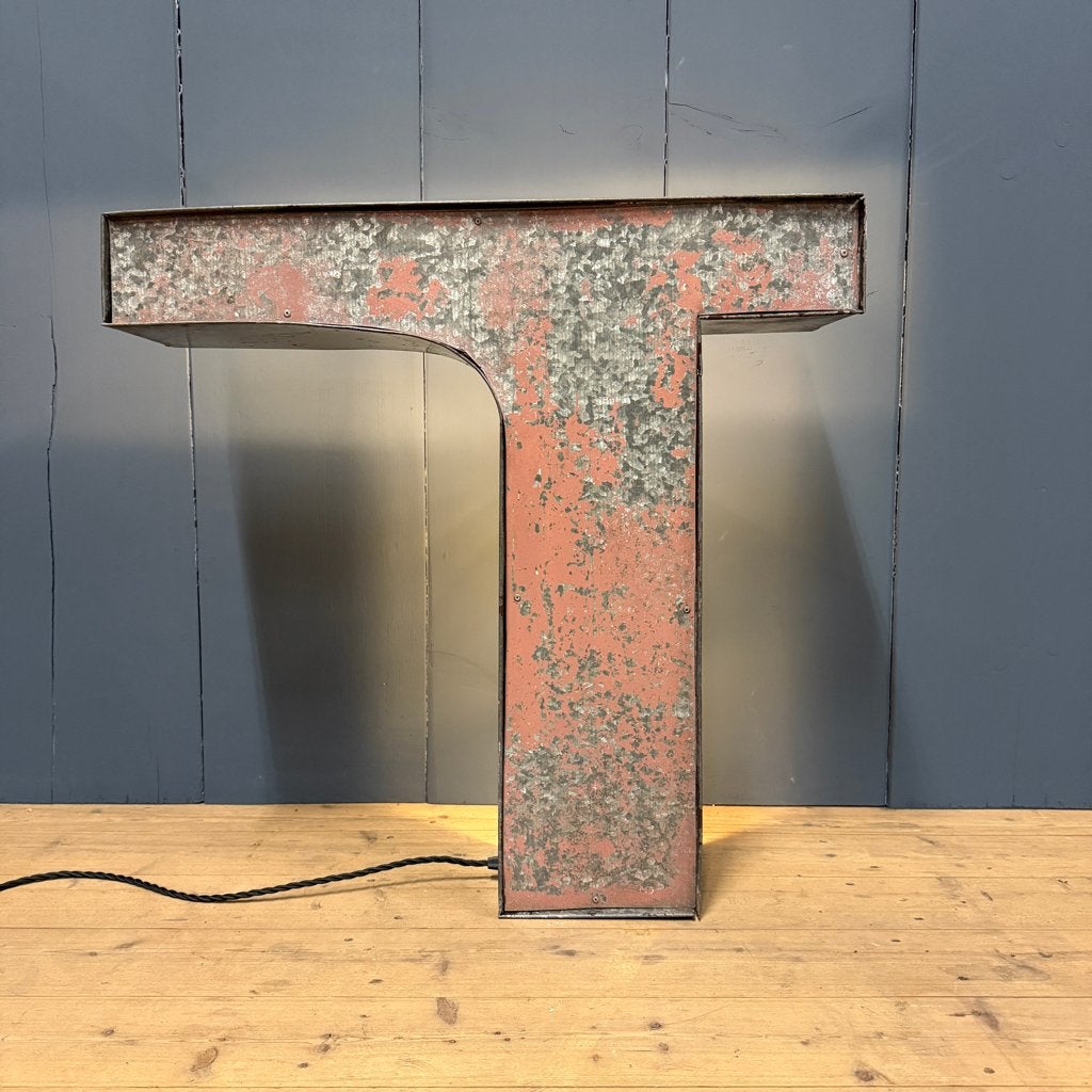 Grote letter T van zink met verlichting  Amerika gevelletter, Ophalen of Verzenden
