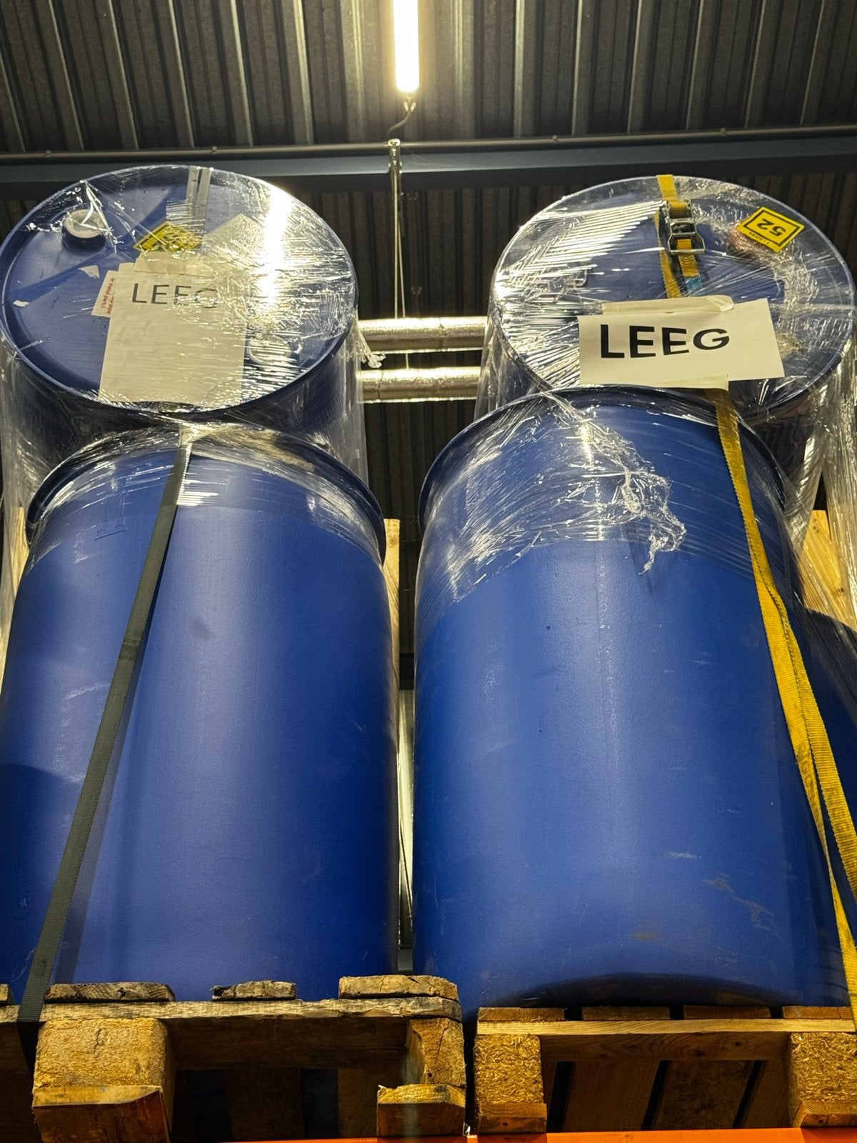 Blauwe plastic vaten voor als regenton, opslag of transport, 150 liter of meer, Ophalen, Zo goed als nieuw, Kunststof