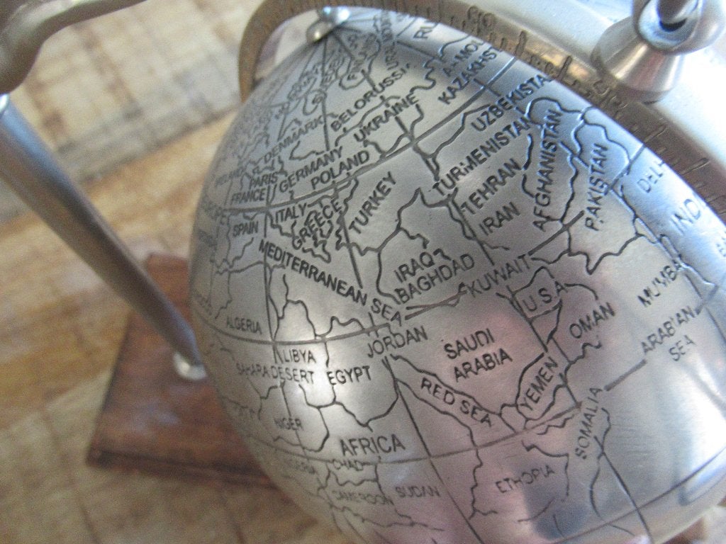 Hangende Desktop wereldbol Globe aarde zilverkleurig + Hout, Ophalen of Verzenden, Zo goed als nieuw, Metaal, Antieke wereldbol