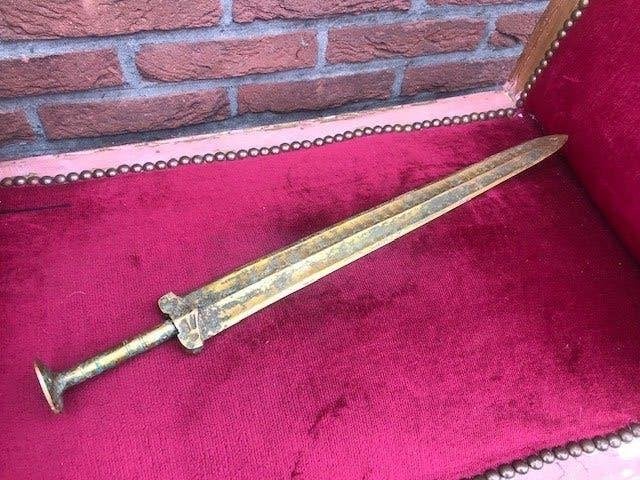 Chinees bronzen zwaard, replica?, Ophalen of Verzenden, Landmacht, Azië, Zwaard of Sabel