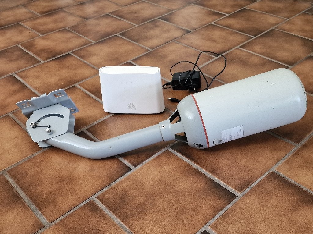 HUAWEI b2368-66 draadloos internet, Computers en Software, Routers en Modems, Ophalen of Verzenden, Zo goed als nieuw, Router met modem