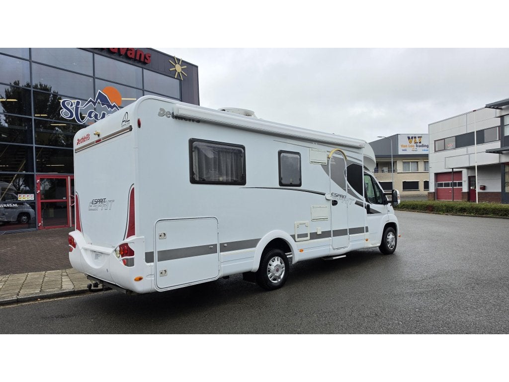 Dethleffs Globetrotter Esprit 7010 queensbed, Ringverwarming, Fiat, Douche, 7 tot 8 meter