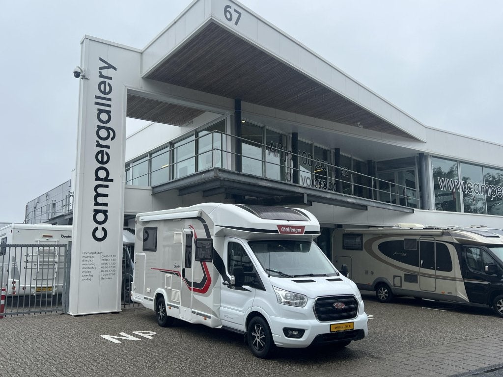 Challenger Graphite 308 QUEENSBED+HEFBED+F2F AUTOMAAT EURO6, Automaat, Ringverwarming, Ford, 7 tot 8 meter