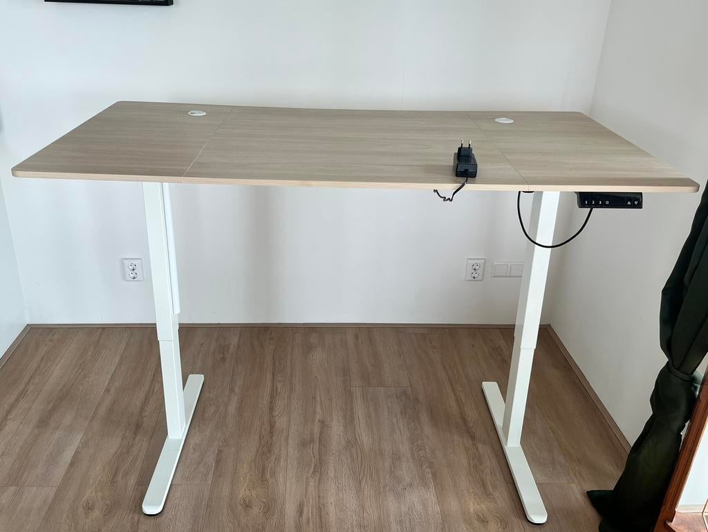 Sit/stand desk | very good condition | electric, Huis en Inrichting, Bureaus, Ophalen, Zit-sta bureau, Gebruikt, Beige