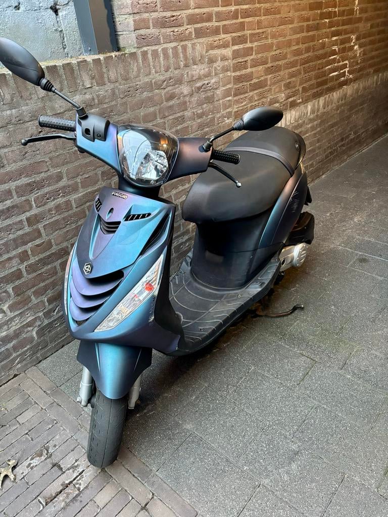 Nette Piaggio Zip Scooter 4t- Kameleon Paars/Blauw - 60km/u, Fietsen en Brommers, Scooters | Piaggio, Ophalen, Gebruikt, Maximaal 45 km/u