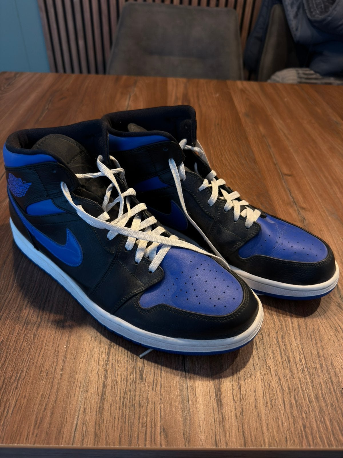 Air Jordan 1 Mid Black Hyper Royal 2020, Ophalen of Verzenden, Zo goed als nieuw, Zwart