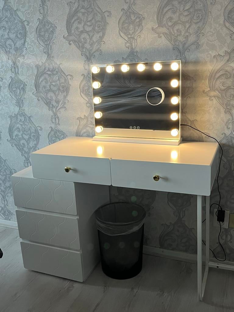 Zo goed als nieuwe make-up tafel met verlichte spiegel, Huis en Inrichting, Tafels | Kaptafels, Ophalen, 100 tot 150 cm, Zo goed als nieuw