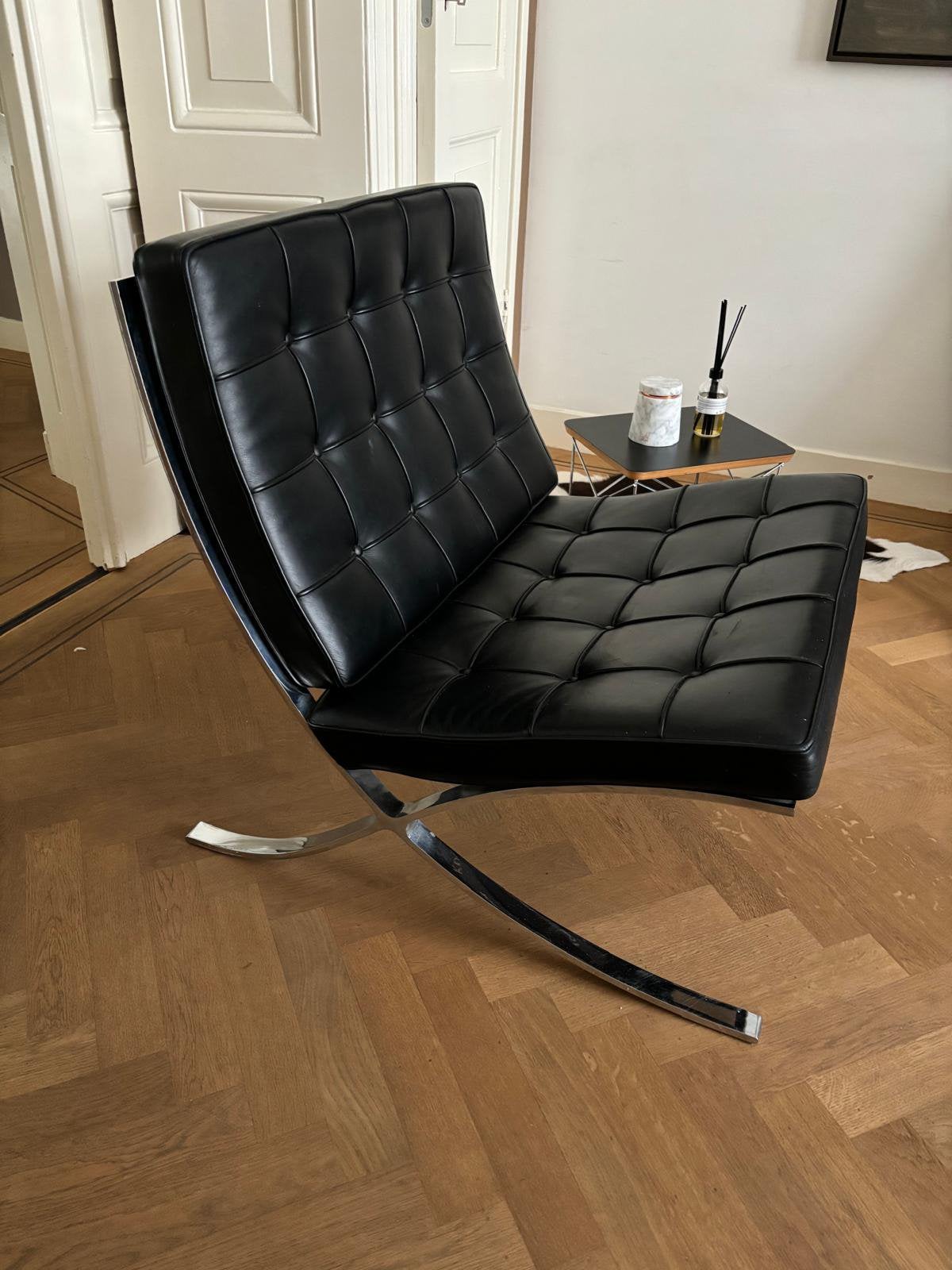 Knoll Barcelona Chairs, Ophalen, Zo goed als nieuw, 50 tot 75 cm, Leer