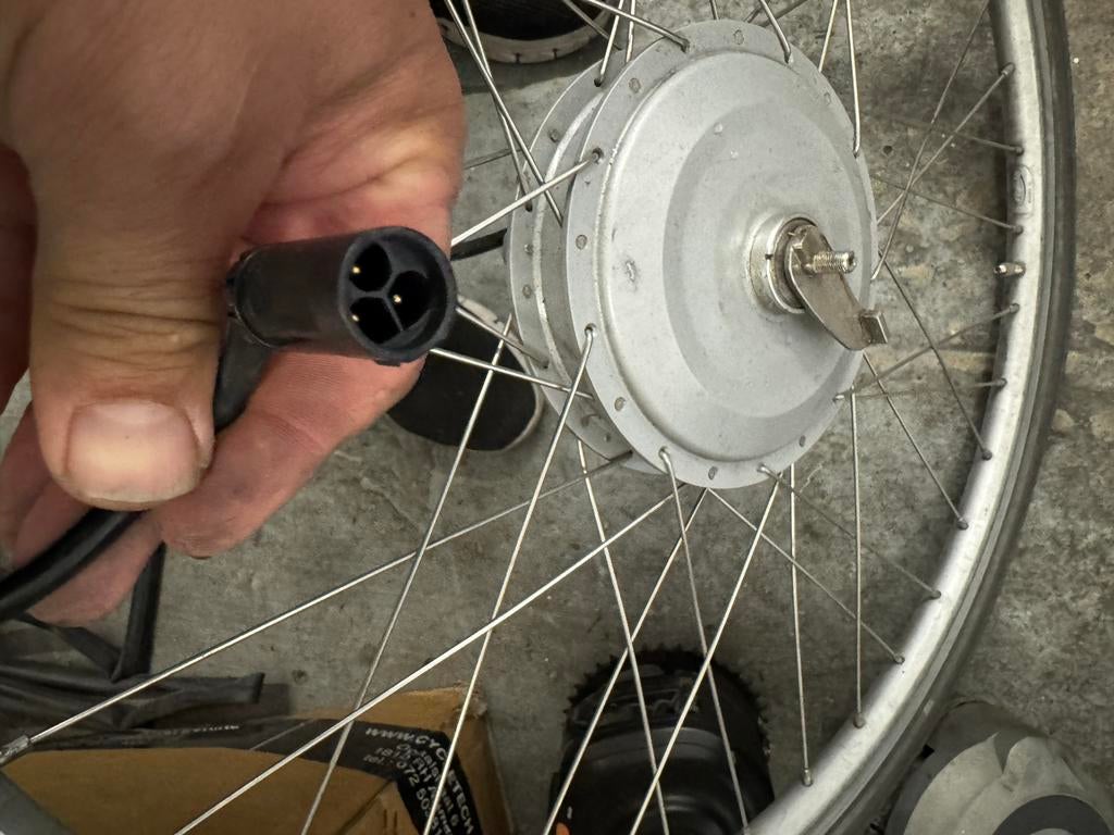 E-bike voorwiel met motor en 3-pins connector, Ophalen of Verzenden, Zo goed als nieuw