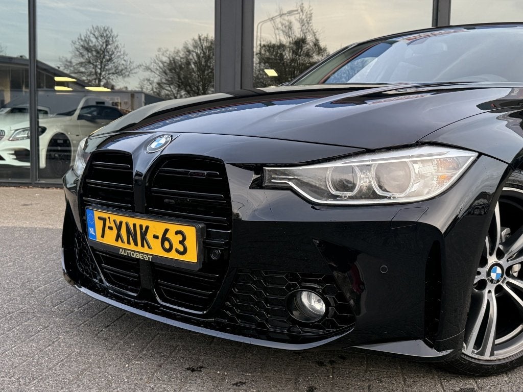 BMW 3 Serie Touring 318d High Executive (bj 2014, automaat), Auto's, BMW, Stof, Zwart, Diesel, 3-Serie