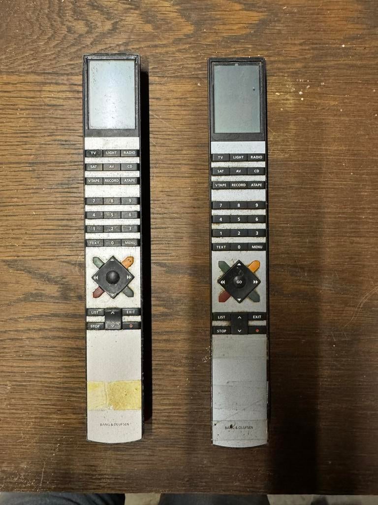 2x Bang & Olufsen afstandsbediening met display, Audio, Tv en Foto, Afstandsbedieningen, Gebruikt, Tv, Ophalen of Verzenden, Origineel