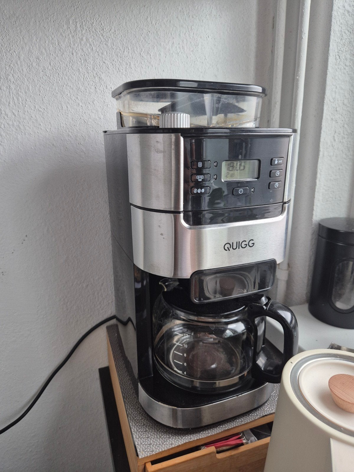 Quigg Koffiezetapparaat met bonenmaler - geen filters nodig, Gebruikt, Verzenden, 10 kopjes of meer, Koffiemachine