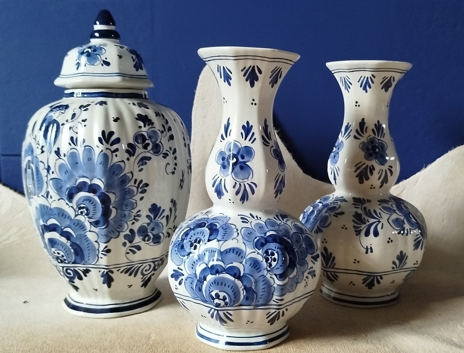 2 Delfts Blauwe Vazen en dekselpot, Antiek en Kunst, Antiek | Vazen, Ophalen of Verzenden