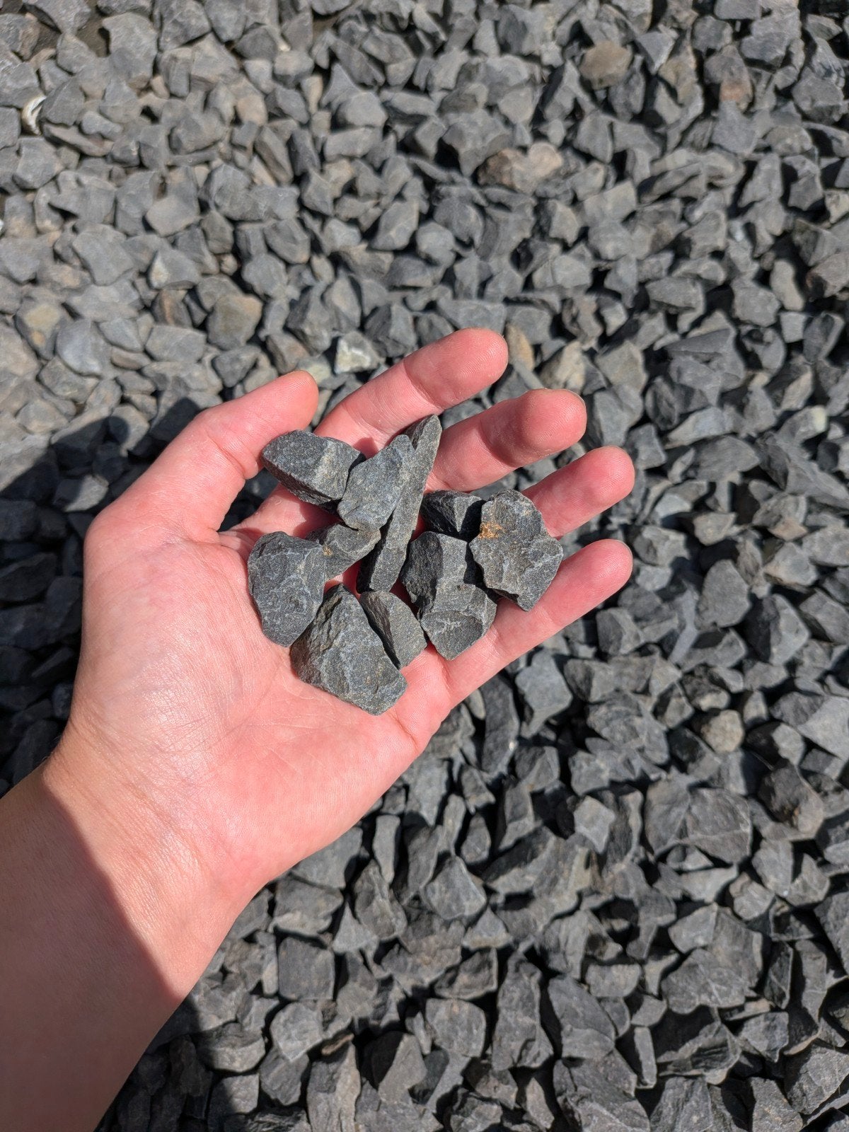 GRATIS Basaltsplit, Tuin en Terras, Grind, Keien en Split, Zo goed als nieuw, Split, Antraciet, Basalt, Ophalen