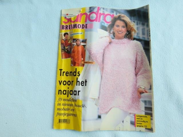 Sandra breimode Trends voor het najaar, ook haken borduren, Ophalen of Verzenden, Zo goed als nieuw, Breien of Haken, Patroon of Boek