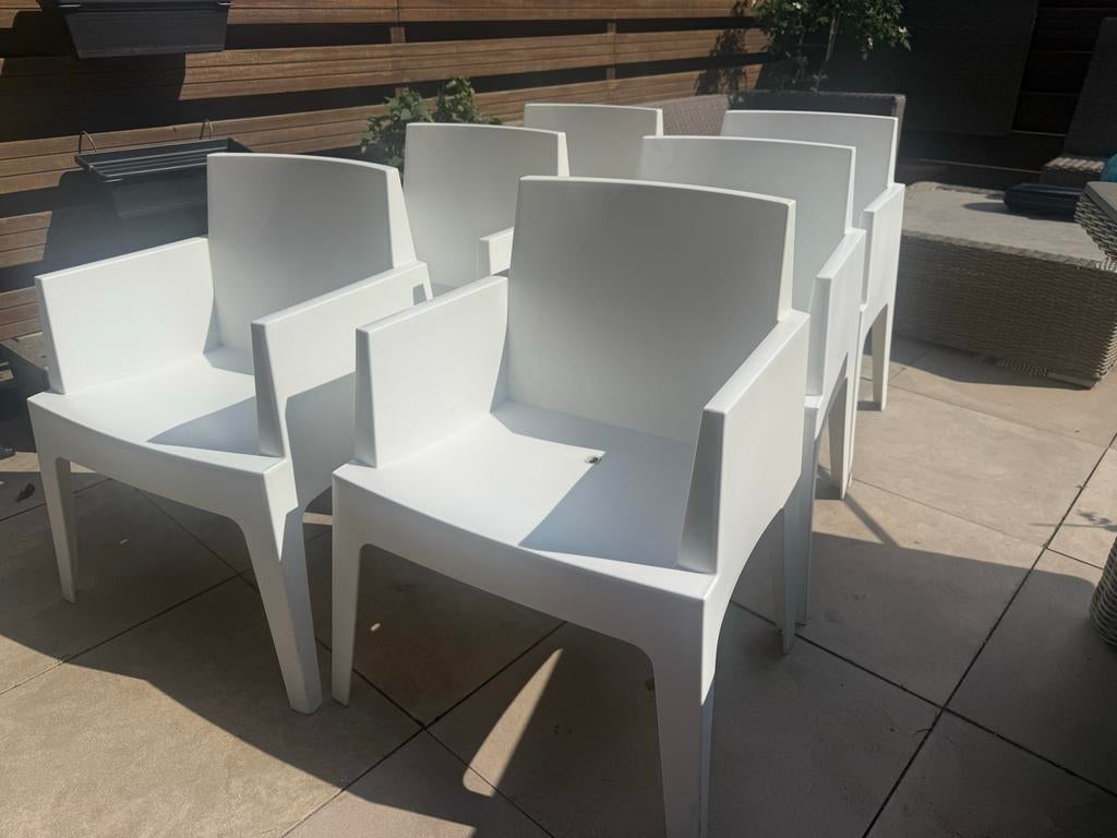 6 Witte Siesta stapelbare tuinstoel met Armleuning. Per stuk, Ophalen, Zo goed als nieuw, Kunststof