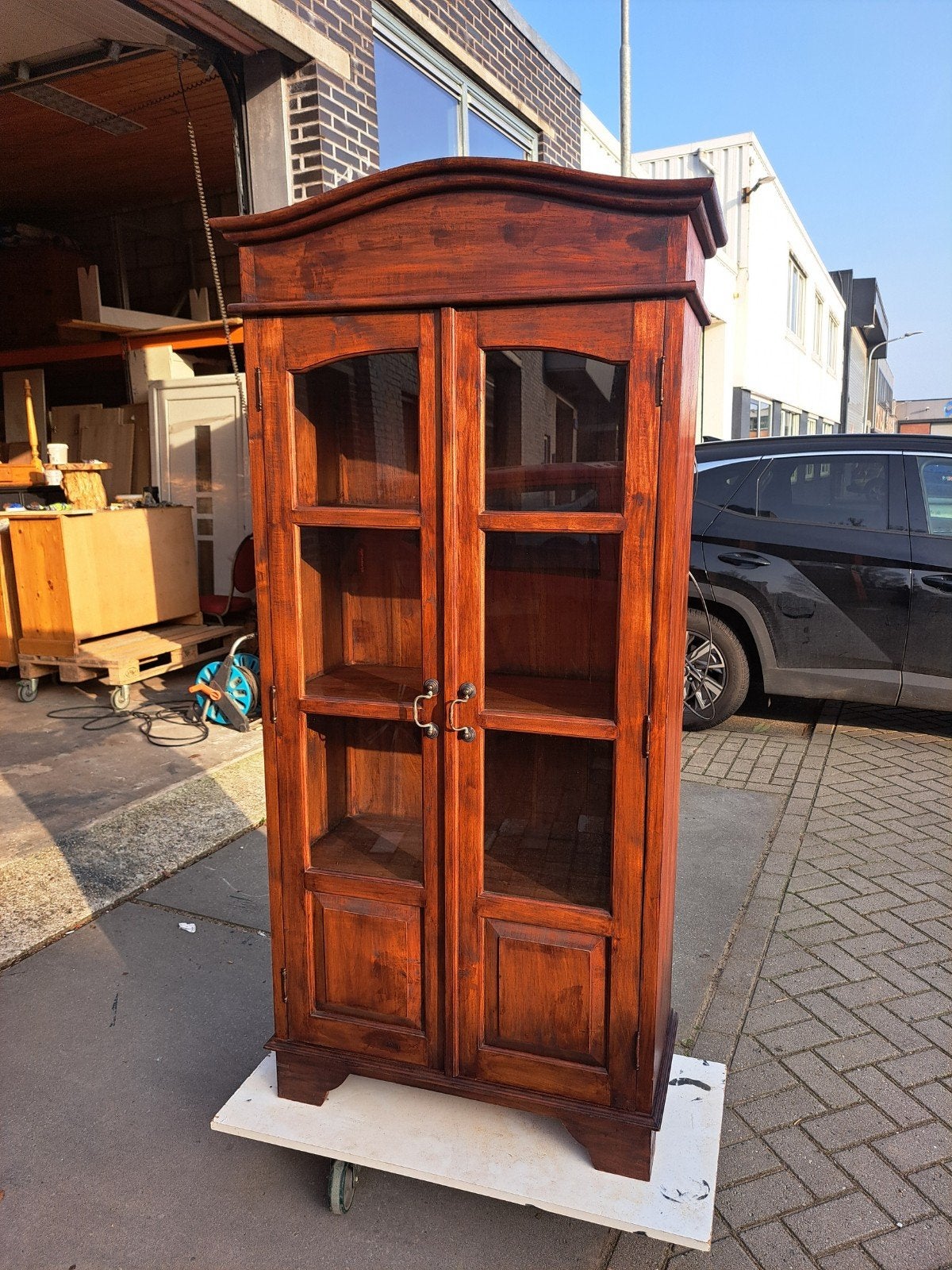 Teakhouten vitrinekast Met verlichting 3x, Ophalen, RoDeKo Volendam, R.kooij65@gmail.com, Met deur(en)