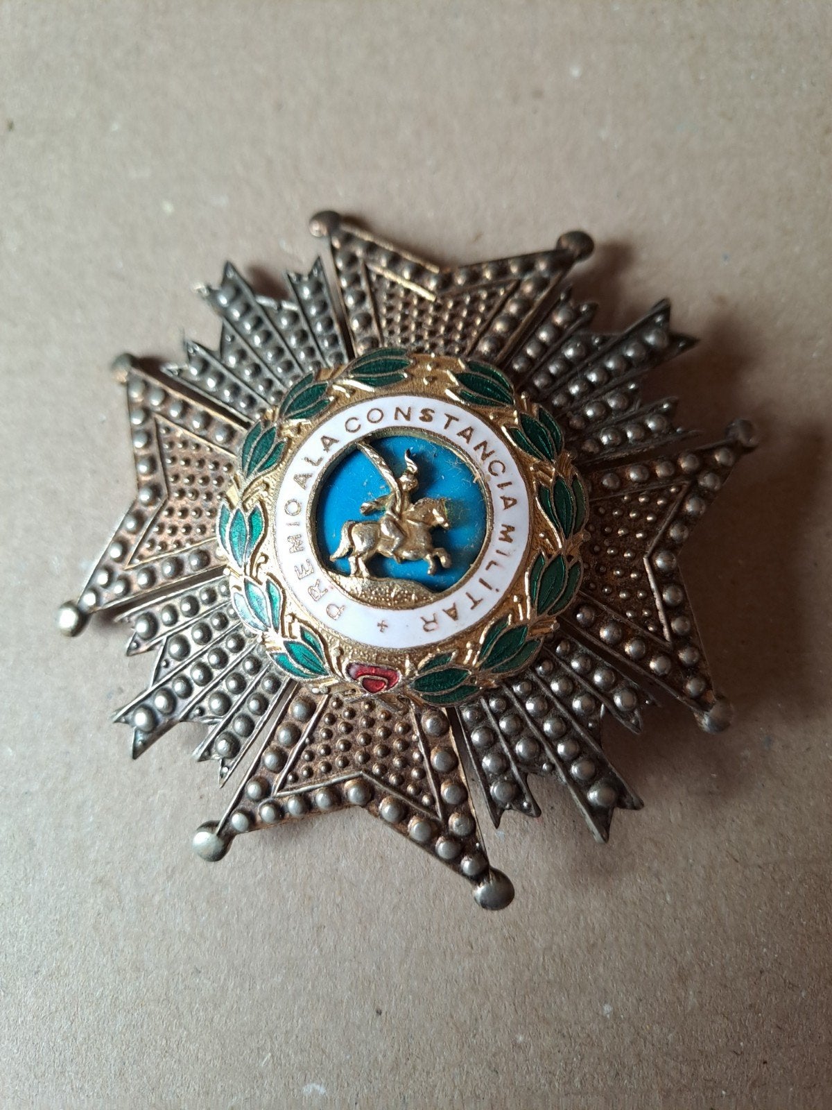Militair Kruis van Verdienste St Hermenegildo Spaans Embleem, Verzamelen, Militaria | Algemeen, Ophalen of Verzenden, Landmacht