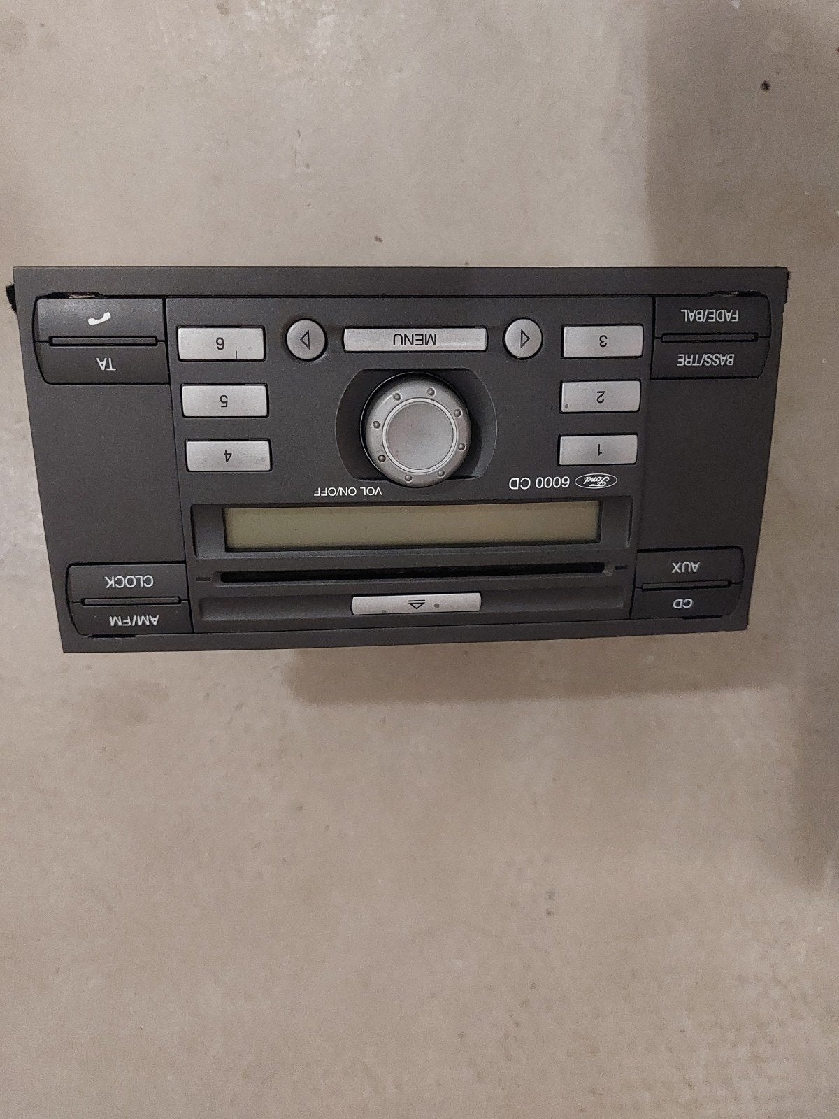 Fordfocus autoradio, Ophalen