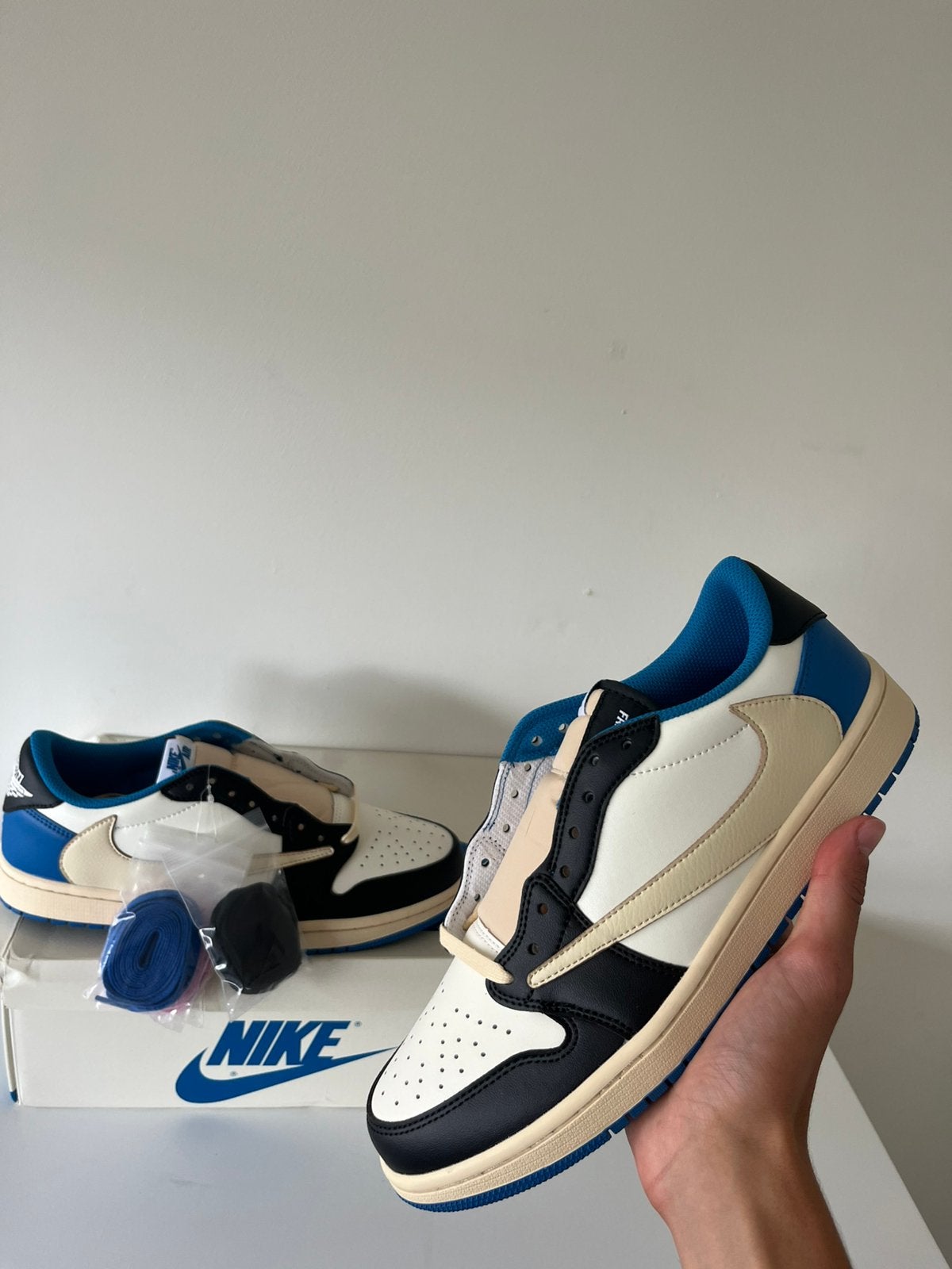 Travis scott fragment maat 44, Kleding | Heren, Schoenen, Ophalen of Verzenden, Zo goed als nieuw, Sneakers of Gympen