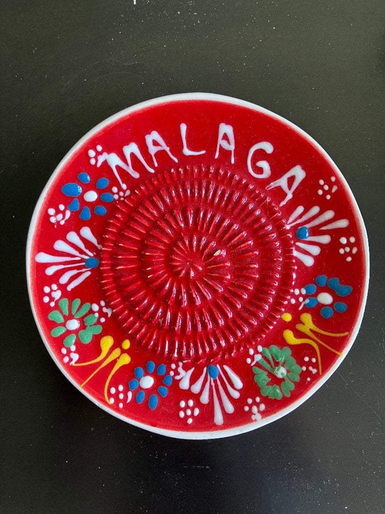 Handgemaakt rood schaaltje van keramiek uit Malaga, Keramiek, Nieuw, Ophalen of Verzenden, Schaal of Schalen