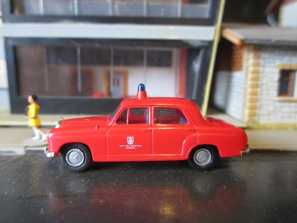 Mercedes Benz W120 180 - Brekina Brandweer Hamburg, Ophalen of Verzenden, Nieuw, Auto, Brekina