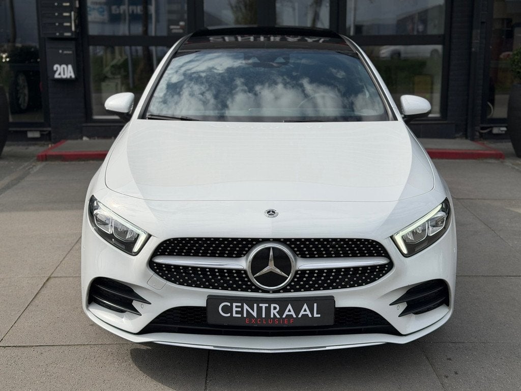 Mercedes-Benz A-klasse 250 e AMG Pano|Memory|Ambientlight|AC, Auto's, Mercedes-Benz, Gebruikt, 4 cilinders, 15 kWh, Wit