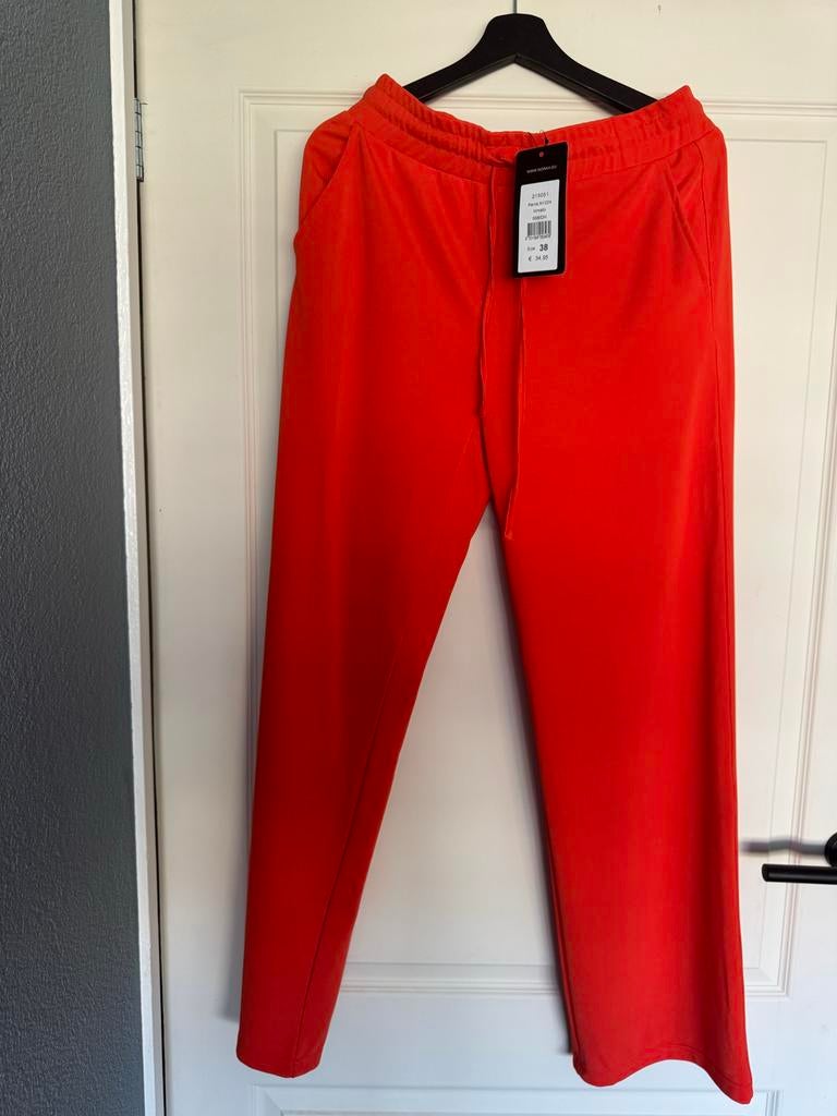 Norah oranje broek - Maat 38, Kleding | Dames, Broeken en Pantalons, Zo goed als nieuw, Maat 38/40 (M), Oranje, Lang, Ophalen of Verzenden