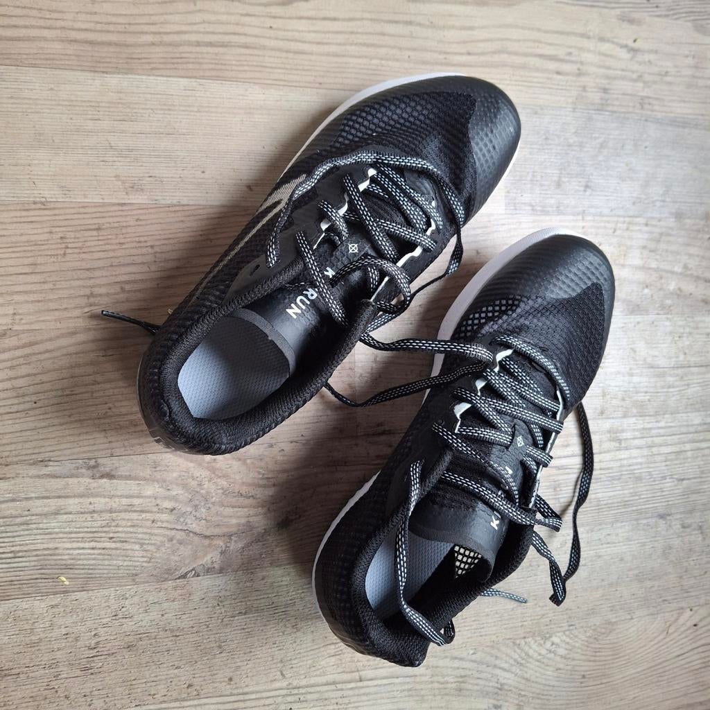 Atletiek schoenen met spikes, Sport en Fitness, Loopsport en Atletiek, Ophalen, Zo goed als nieuw, Spikes, Overige merken