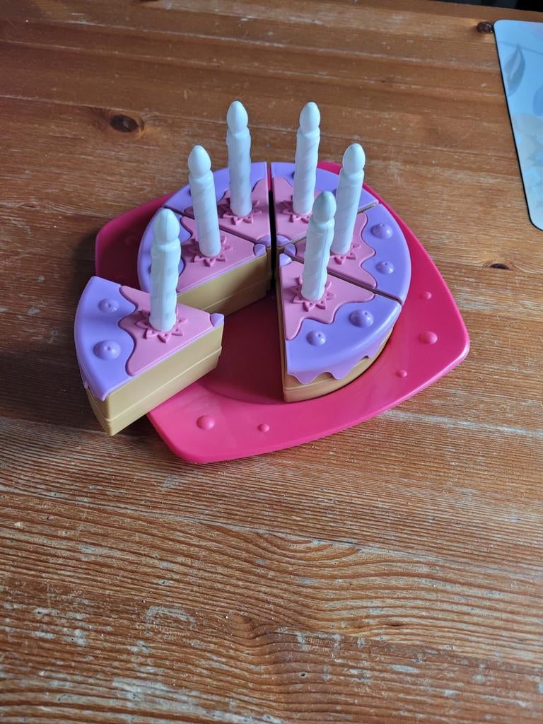Plastic taart met kaars, Ophalen