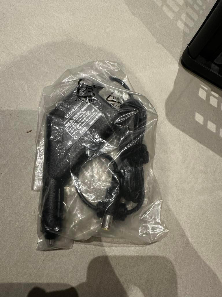 11) DC auto adapter nieuw in verpakking, Ophalen of Verzenden, Nieuw
