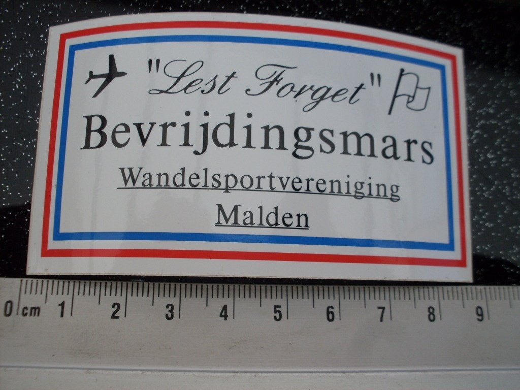 sticker lest forget bevrijdingsmars wandelsportvereniging, Verzenden, Zo goed als nieuw, Bedrijf of Vereniging