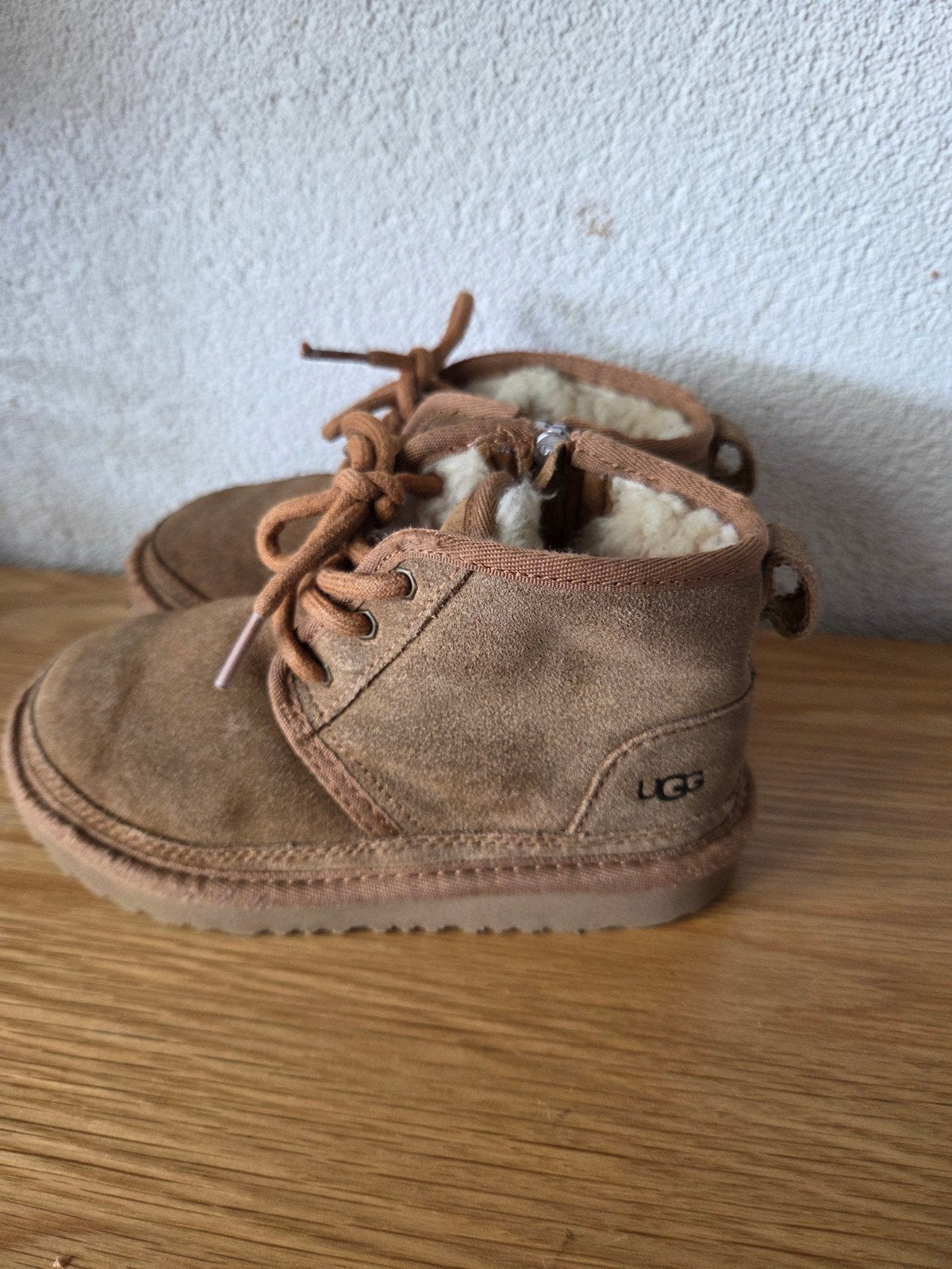 UGG Neumel II Chestnut Laarzen Maat 30, Gebruikt, UGG, Jongen of Meisje, Ophalen of Verzenden
