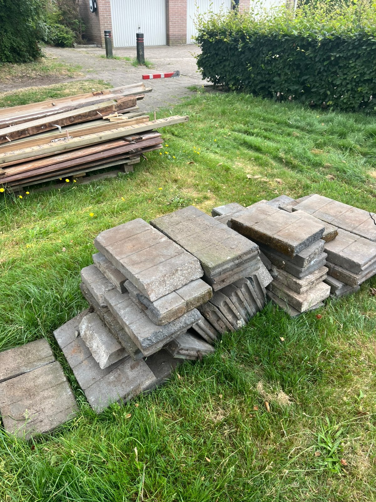 Gratis opsluitbanden, Tuin en Terras, Ophalen, Biels, Zo goed als nieuw, Minder dan 100 cm