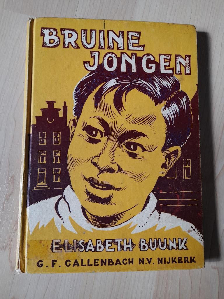BRUINE JONGEN door Elisabeth Buunk, Ophalen of Verzenden, Gelezen, Fictie algemeen