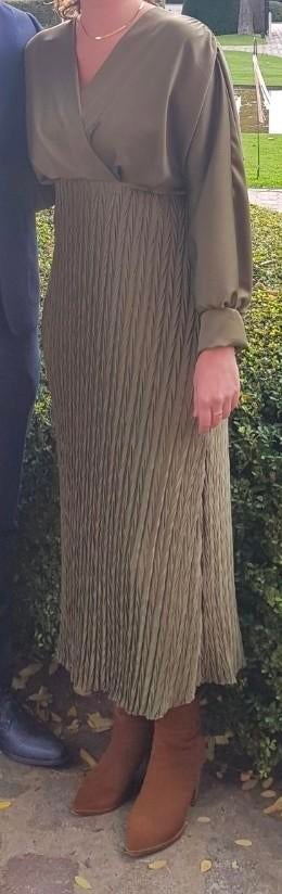 Groene satijnen jurk, bruiloft/ m/l / lizalau, Kleding | Dames, Jurken, Ophalen of Verzenden