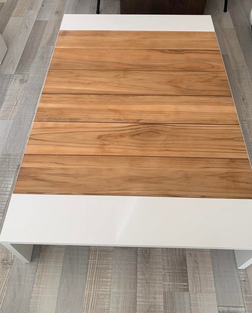 Nieuwe tuintafel met houtlook blad en wit onderstel, Ophalen of Verzenden, Nieuw, Rechthoekig, Hout