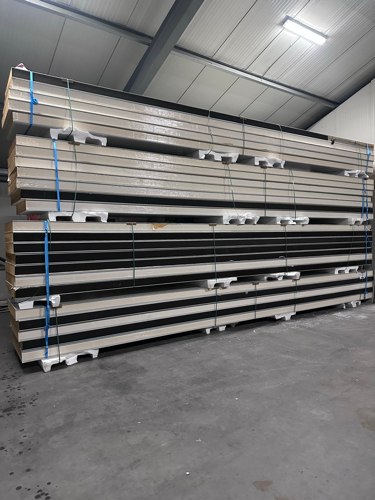 Sandwichpanelen PIR 8m x 1m x 14cm - 24 stuks, Doe-het-zelf en Verbouw, Ophalen, Nieuw, Overige materialen, 100 mm of meer
