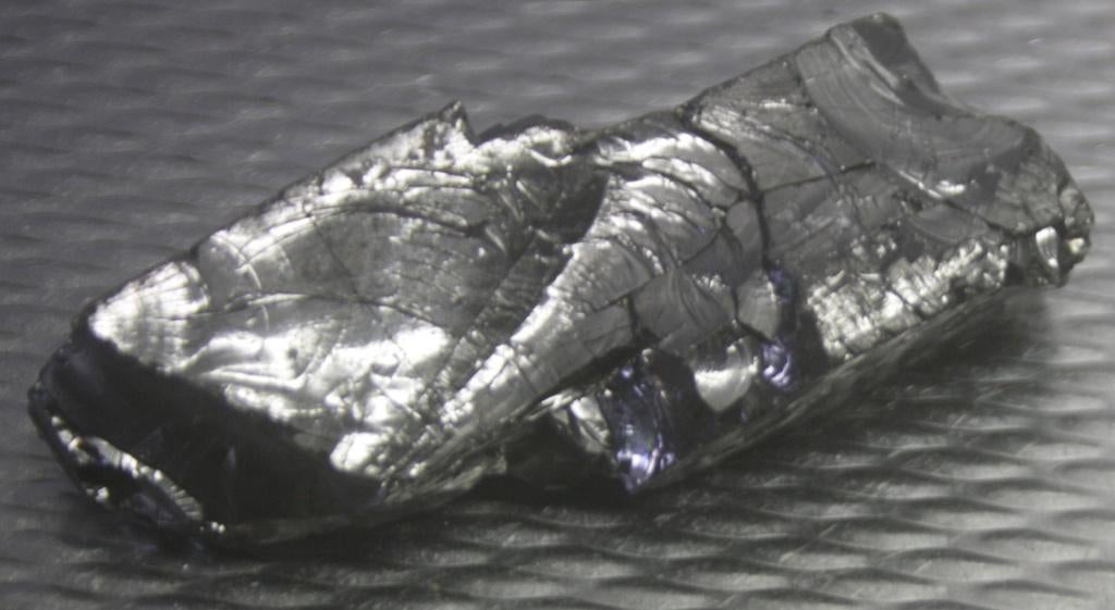 Fullerenenrijk stuk Elite Shungiet van 43 gram, Verzamelen, Mineralen en Fossielen, Ophalen of Verzenden, Overige typen