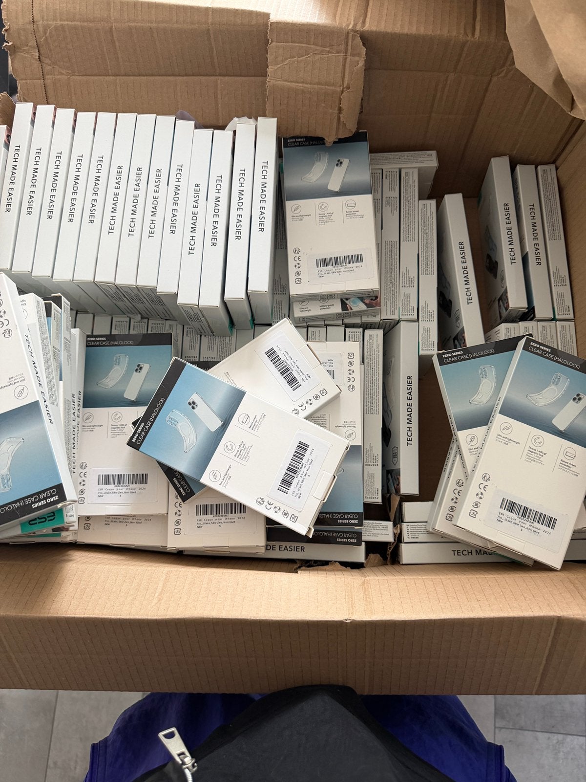 100 ESR iphone 16 pro hoesjes, Ophalen of Verzenden, Nieuw, ESR