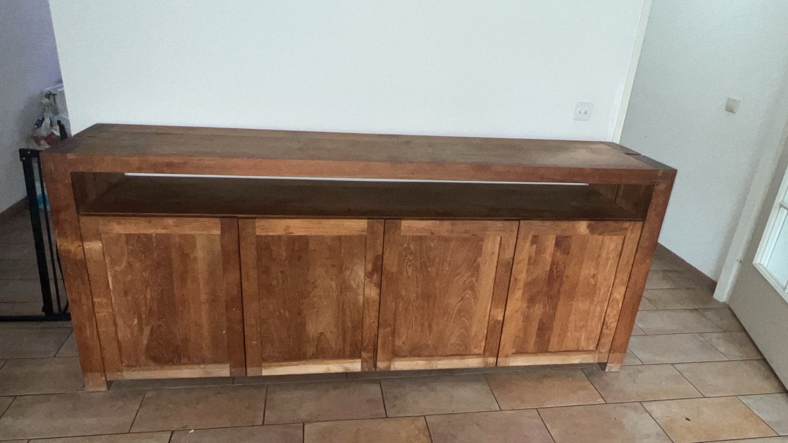 Gratis Massief houten dressoir met kindveilige magneetsloten, Ophalen, Gebruikt, 200 cm of meer, 25 tot 50 cm