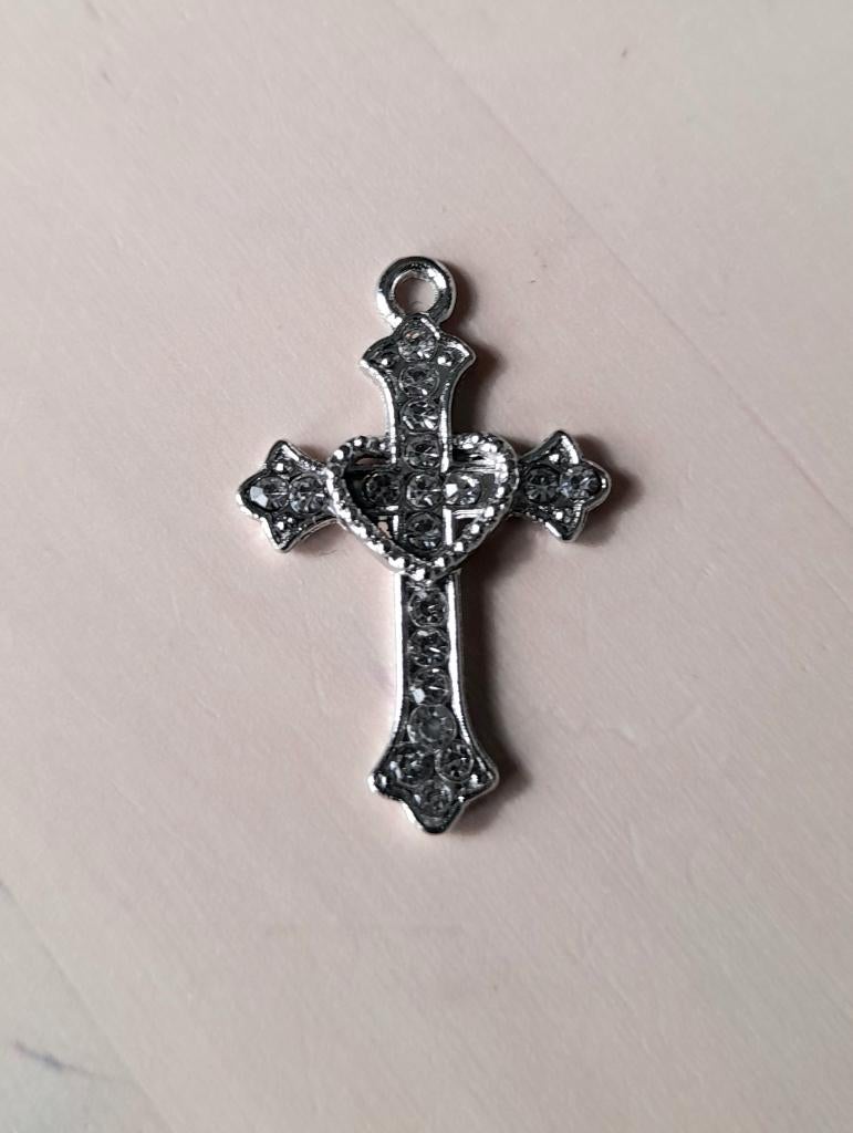 Mooi zilver kleurig bedeltje hangertje kruis christelijk, Sieraden, Tassen en Uiterlijk, Overige merken, Overige materialen, Ophalen of Verzenden